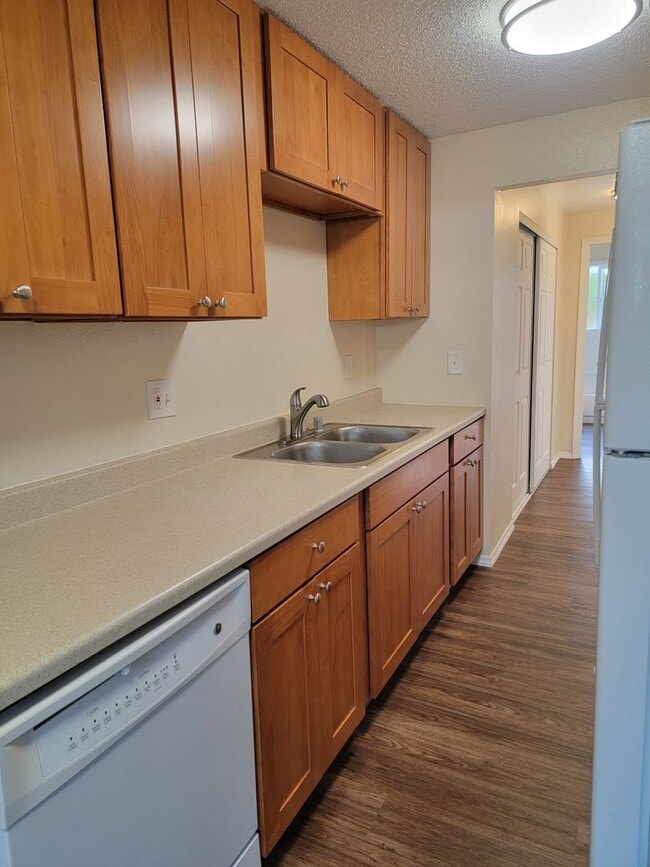 Burien Place Apartment Homes in Burien, WA - Foto de edificio - Building Photo