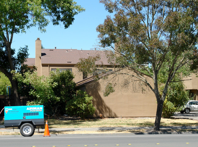 2361 Bethards Dr in Santa Rosa, CA - Building Photo - Building Photo