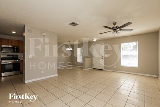 1212 E 108th Ave in Tampa, FL - Foto de edificio - Building Photo