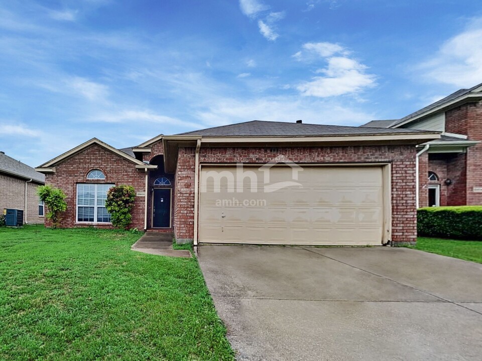 10608 Cloisters Dr in Fort Worth, TX - Building Photo