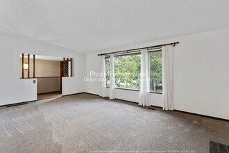 16971 Greentree Ave in Lake Oswego, OR - Building Photo - Building Photo