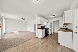 5733 San Vincente Way in North Highlands, CA - Building Photo - Building Photo