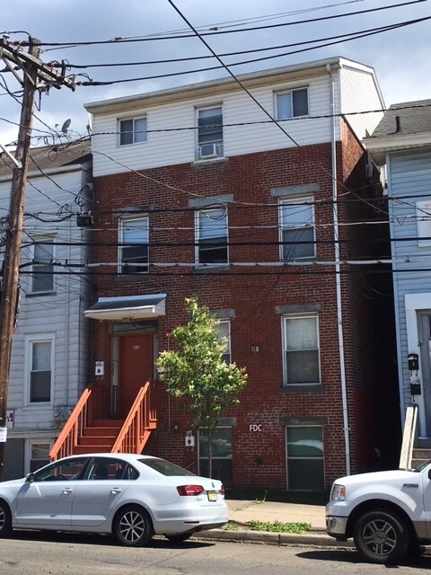 168 Hamilton St in New Brunswick, NJ - Building Photo