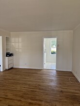 1005 N Buena Vista St, Unit 1007 in Burbank, CA - Foto de edificio - Building Photo