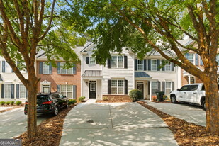 135 Galecrest Dr in Alpharetta, GA - Foto de edificio - Building Photo