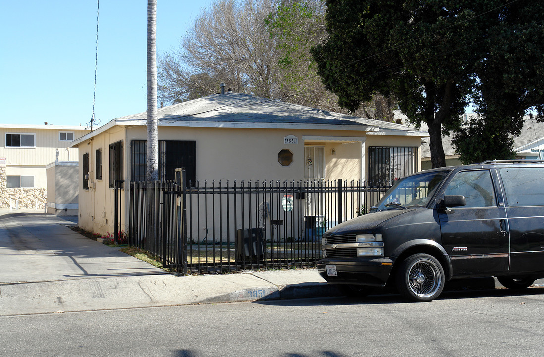 3851-3853 W 104th St in Inglewood, CA - Building Photo