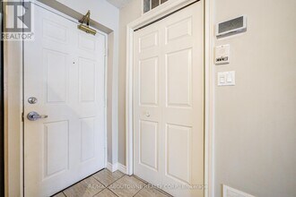 1490 Bishops Gate in Oakville, ON - Building Photo - Building Photo