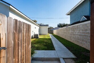 811 St Clair St in Costa Mesa, CA - Building Photo - Building Photo