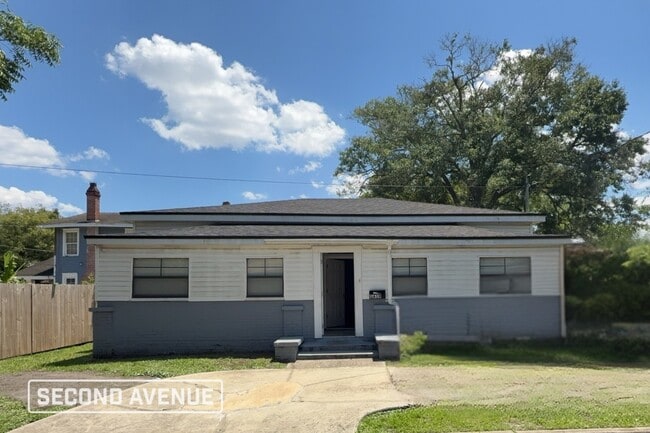 property at 1619 Whitner St