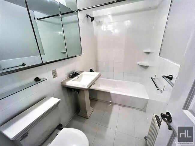 East 5th Street in New York, NY - Building Photo - Building Photo