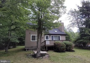 7688 Fawn Ln in Tobyhanna, PA - Building Photo