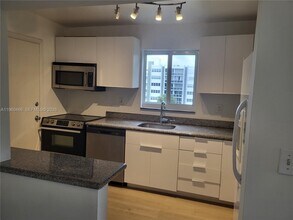 1020 94th St in Bay Harbor Islands, FL - Building Photo - Building Photo