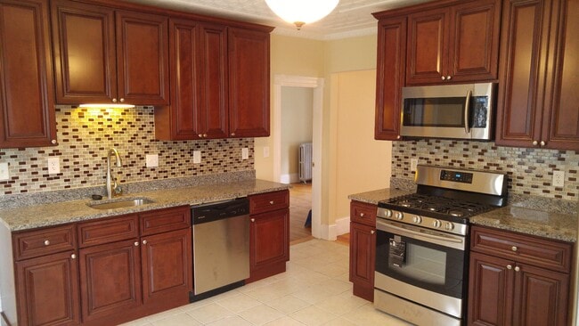 39 Watts St, Unit 2 in Malden, MA - Building Photo - Building Photo