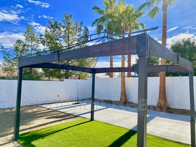 572 Bugle Bluff Dr in Henderson, NV - Building Photo - Building Photo