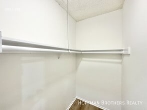 20445 Saticoy St, Unit 6 in Los Angeles, CA - Building Photo - Building Photo