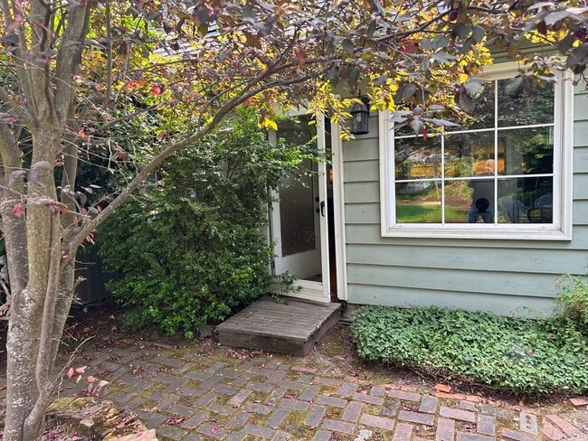 1287 W Broadway in Eugene, OR - Building Photo - Building Photo