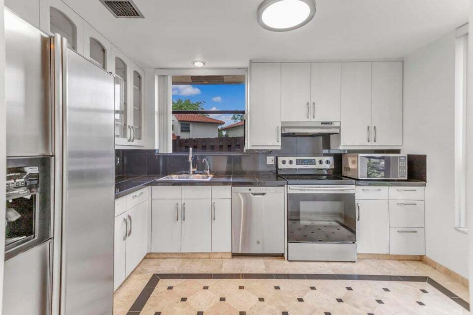 5790 Fox Hollow Dr, Unit 5790 Fox Hollow Drive A in Boca Raton, FL - Building Photo