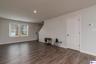 138 Red Hawk Dr in Vine Grove, KY - Building Photo - Building Photo