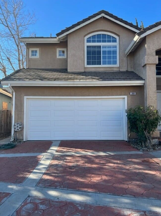 300 Accipiter Ct in Tracy, CA - Building Photo - Building Photo