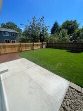 176 Hiatt St in Lebanon, OR - Building Photo - Building Photo