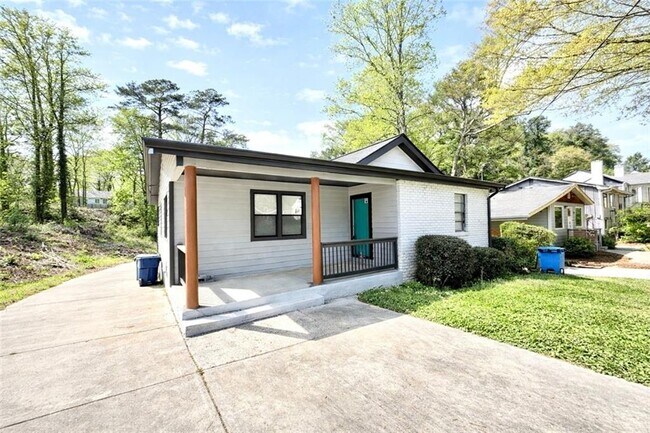 1291 Lorenzo Dr SW in Atlanta, GA - Building Photo - Building Photo