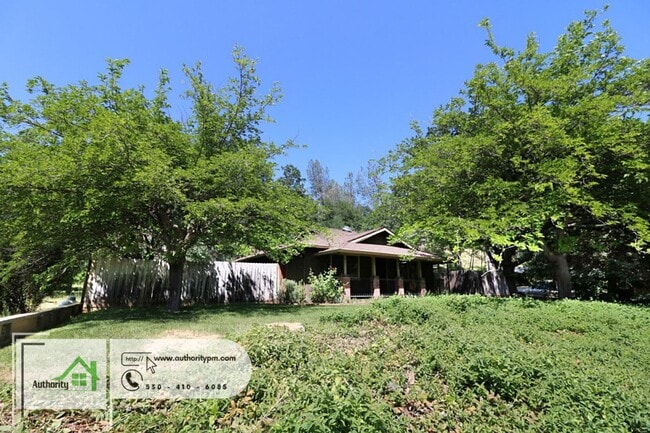 20124 Old Alturas Rd in Redding, CA - Building Photo - Building Photo