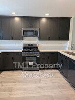 7330 Stratford Pl in Sacramento, CA - Building Photo