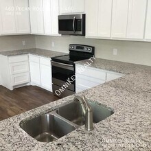 460 Pecan Hollow St in Ennis, TX - Building Photo - Building Photo