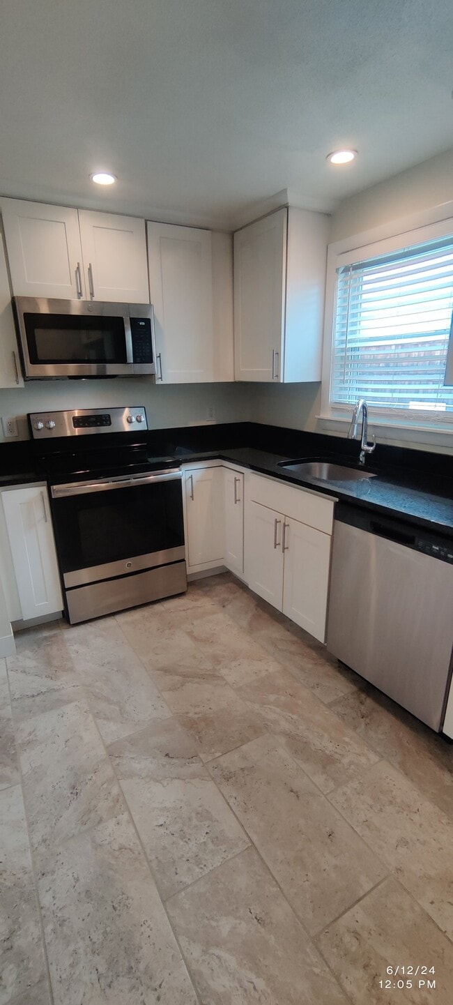5 Edwards St, Unit 3 in Beverly, MA - Building Photo - Building Photo
