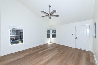 2704 Catalina Dr in Austin, TX - Building Photo - Building Photo