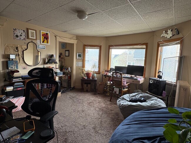 325 Main St, Unit 2 in Medford, MA - Foto de edificio - Building Photo