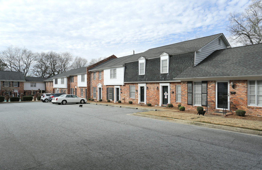 Oakview Town House Apartments in Columbus, GA - Building Photo