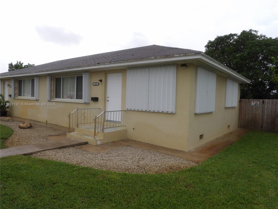 1225 N J St in Lake Worth Beach, FL - Building Photo