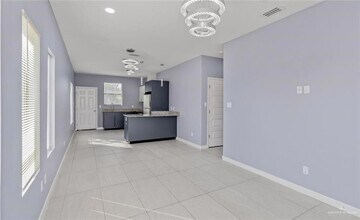 1200 Harrison St, Unit 4 in Alton, TX - Foto de edificio - Building Photo