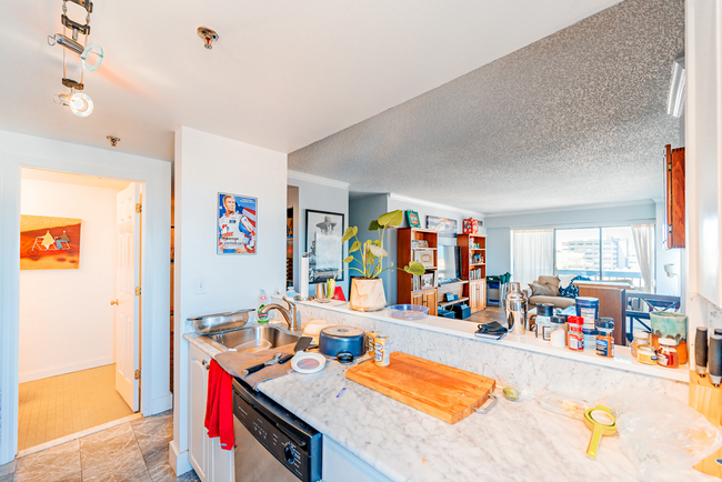 15 North Beacon St, Unit 402 in Boston, MA - Building Photo - Building Photo