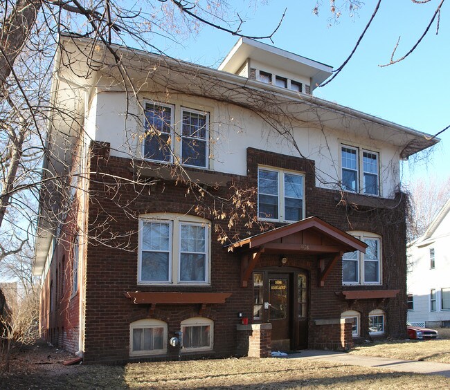 1696 Ashland Ave in St. Paul, MN - Building Photo - Building Photo