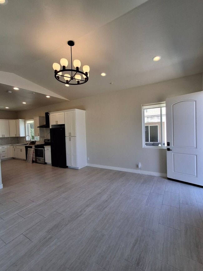8579 Prospect Ct in Santee, CA - Foto de edificio - Building Photo