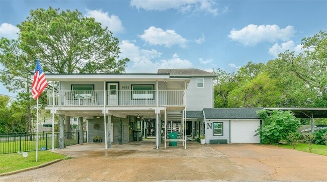 1005 Bryan Ave in Seabrook, TX - Building Photo - Building Photo