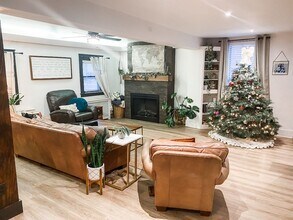 22 S State St in Brownstown, PA - Foto de edificio - Building Photo