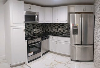 466 Commonwealth Ave, Unit 404 in Boston, MA - Foto de edificio - Building Photo