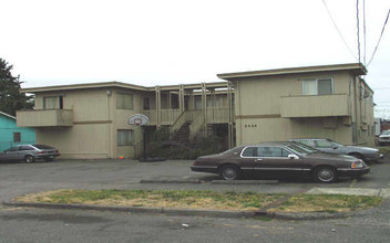 5414 S Warner St in Tacoma, WA - Building Photo - Building Photo