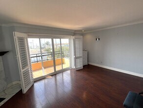 491 W 39th St in Los Angeles, CA - Building Photo - Building Photo