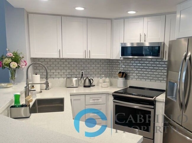 property at 640 Camino De La Reina