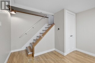 926 Charleswood Ave in Ottawa, ON - Building Photo - Building Photo