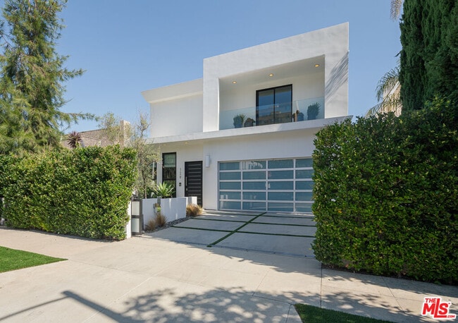 128 S Almont Dr in Los Angeles, CA - Building Photo - Building Photo
