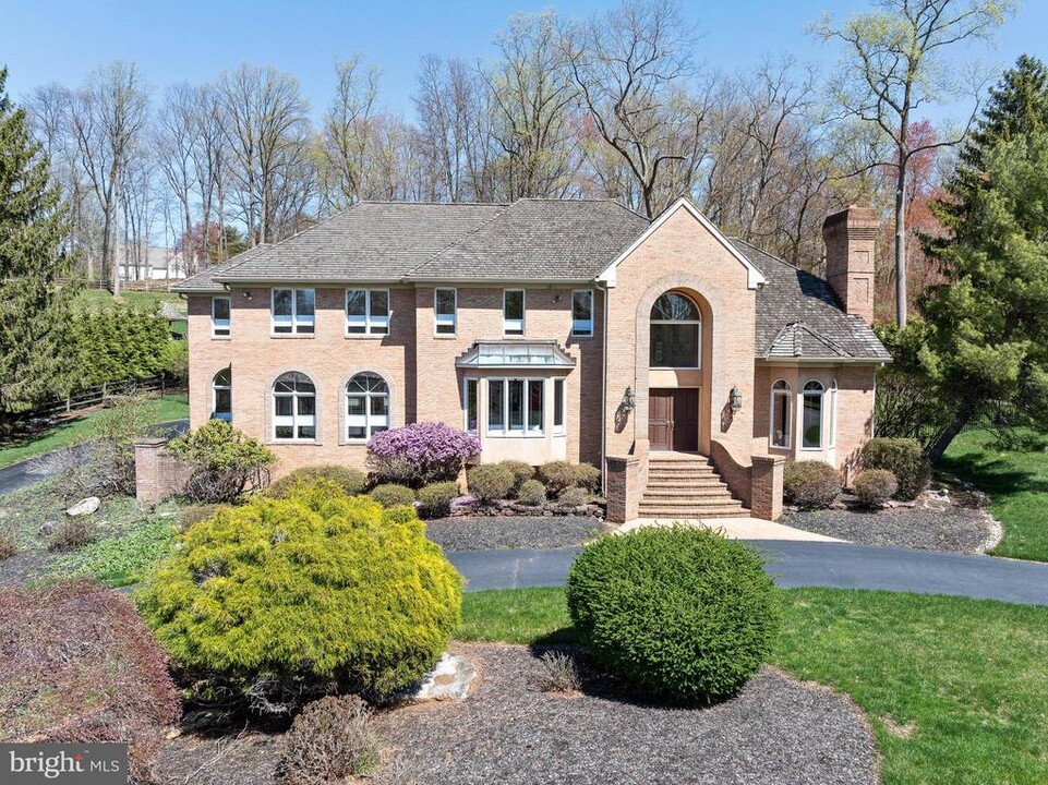 30 Sleepy Hollow Dr in Newtown Square, PA - Foto de edificio
