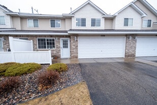 17526 Gillette Way in Lakeville, MN - Building Photo