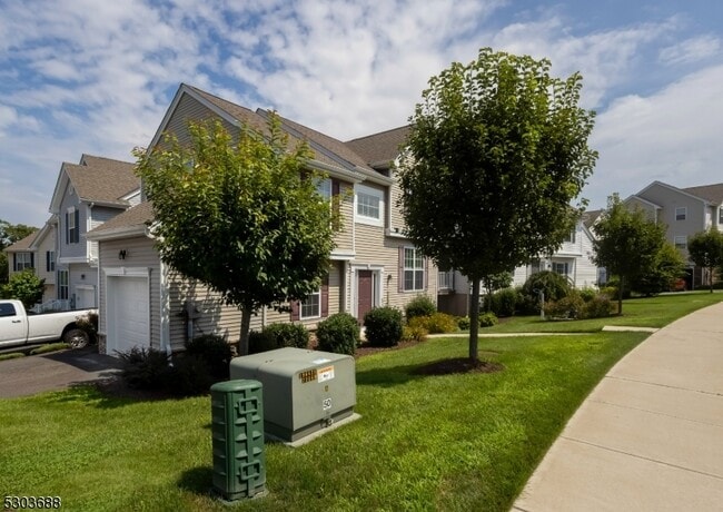120 Sowers Dr in Hackettstown, NJ - Foto de edificio - Building Photo