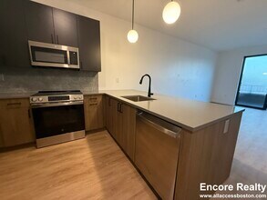 199 Gardner St in Boston, MA - Foto de edificio - Building Photo