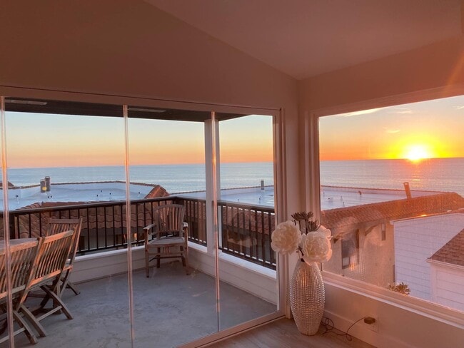 707 S Sierra Ave, Unit 12 in Solana Beach, CA - Foto de edificio - Building Photo
